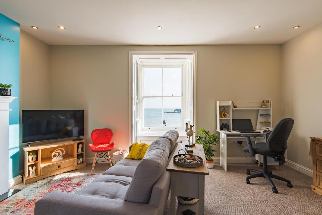 Pier View - Beautiful Sea View Apartment In Deal Exterior photo
