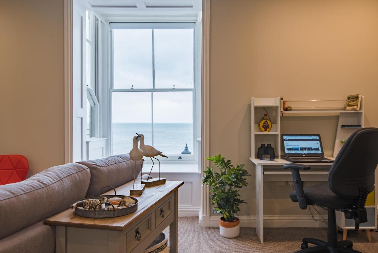 Pier View - Beautiful Sea View Apartment In Deal Exterior photo